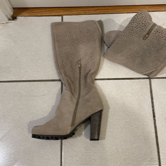 Suede Boots Size 8 - Picture 3 of 10